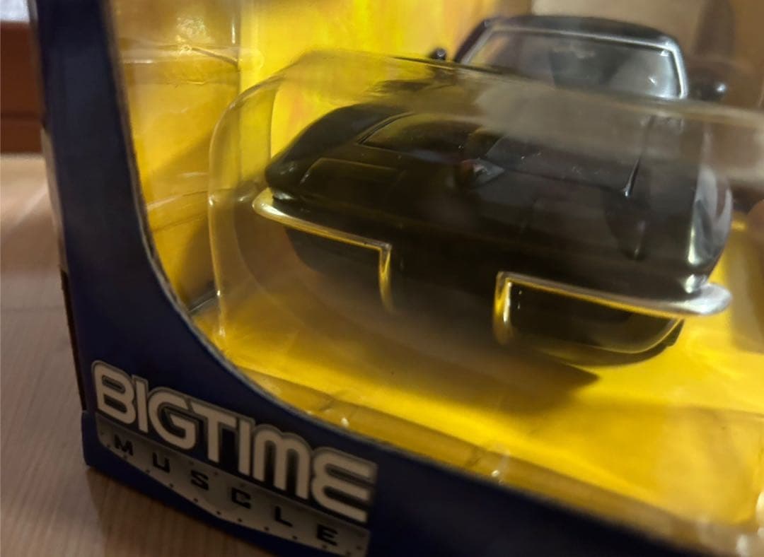 ミニカー 1983 CHEVY CORVETTE STING RAY 1/24