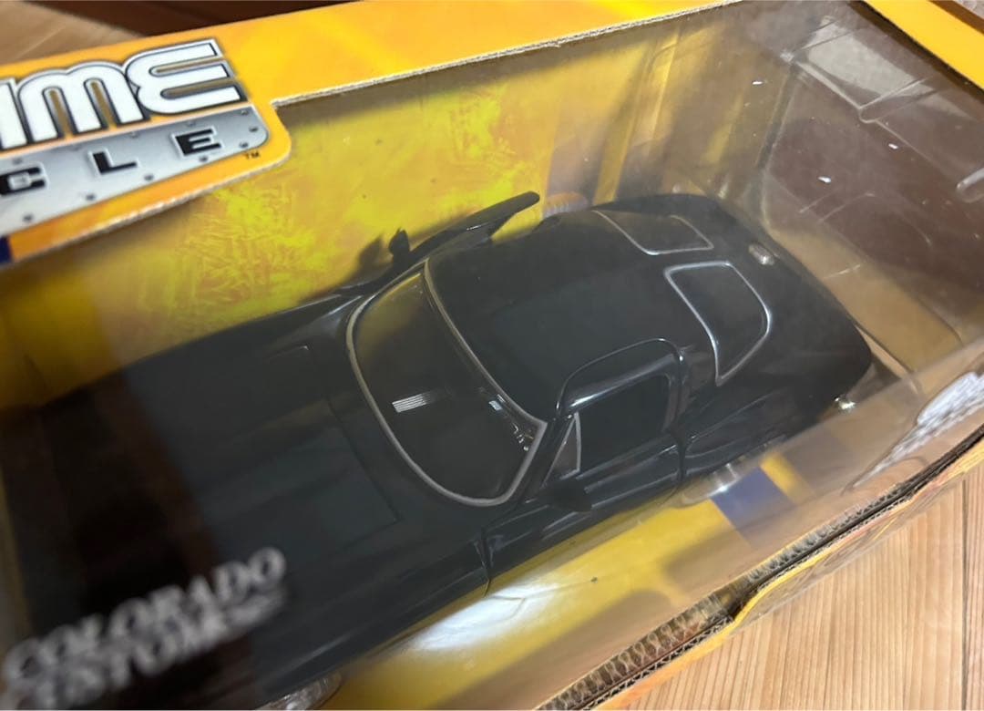 ミニカー 1983 CHEVY CORVETTE STING RAY 1/24