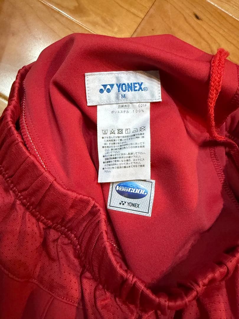 新品同様　YONEX バドミントンパンツ M レッド