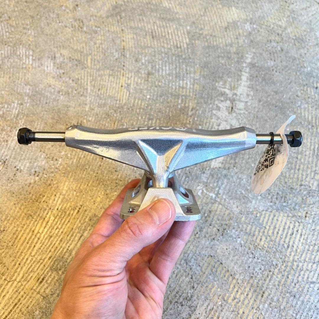 新品 GRIND KING TRUCK LOCKER 8.25サイズ トラック
