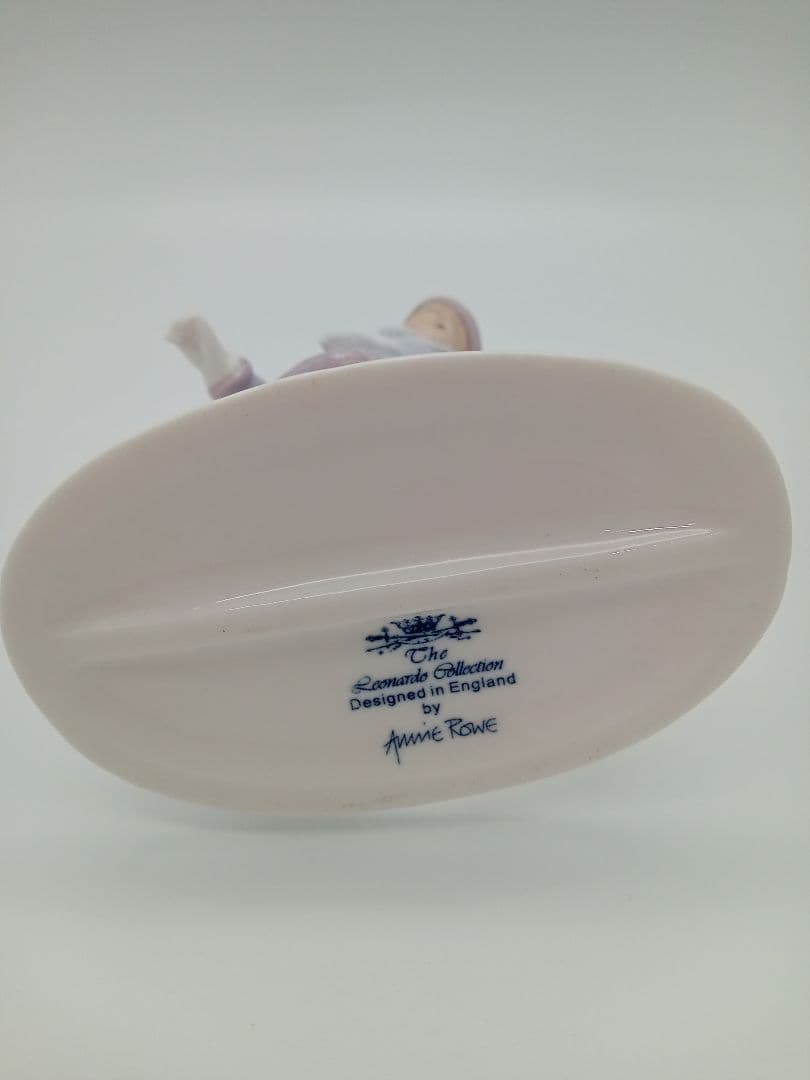 冬の少女像 陶器製 薄紫色
