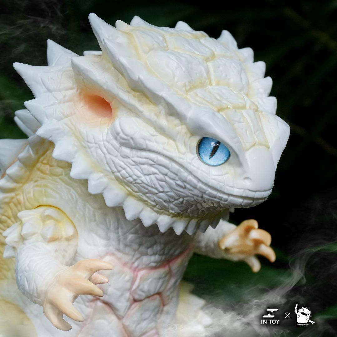 フトアゴ怪獣　ムーンホワイト　モンスター　可動　ソフビ　フィギュア　アートトイ