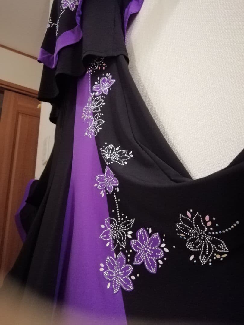 社交ダンス 花柄、 黒紫、華やか、上下セットアップ、新品２L
