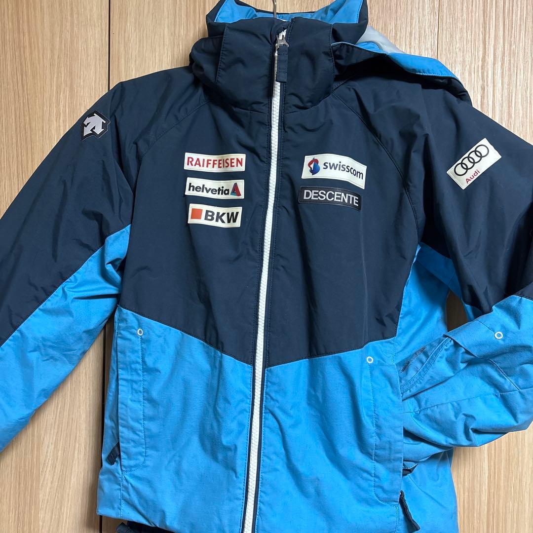 デサントジュニアスキーウエア140スイスナショナルチームレプリカ