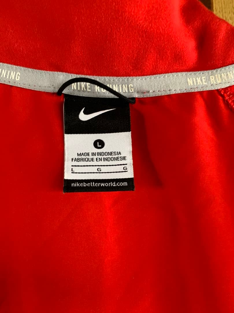 ‼️これからウォ-キングに最適‼️ ☆女性用☆Nike Running ジャケット