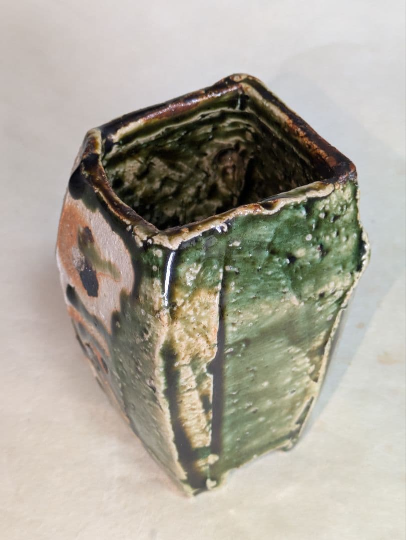 作家　橋口信弘作　織部　片口　四ツ足　角形　注器
