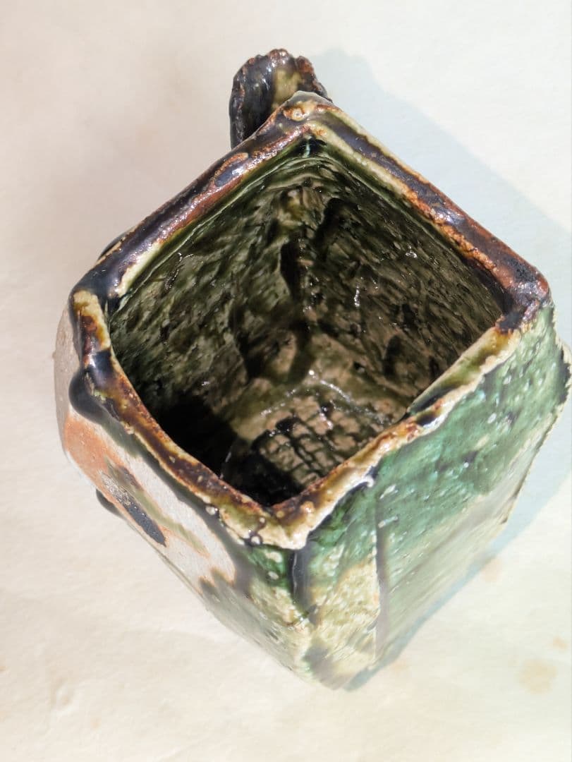 作家　橋口信弘作　織部　片口　四ツ足　角形　注器