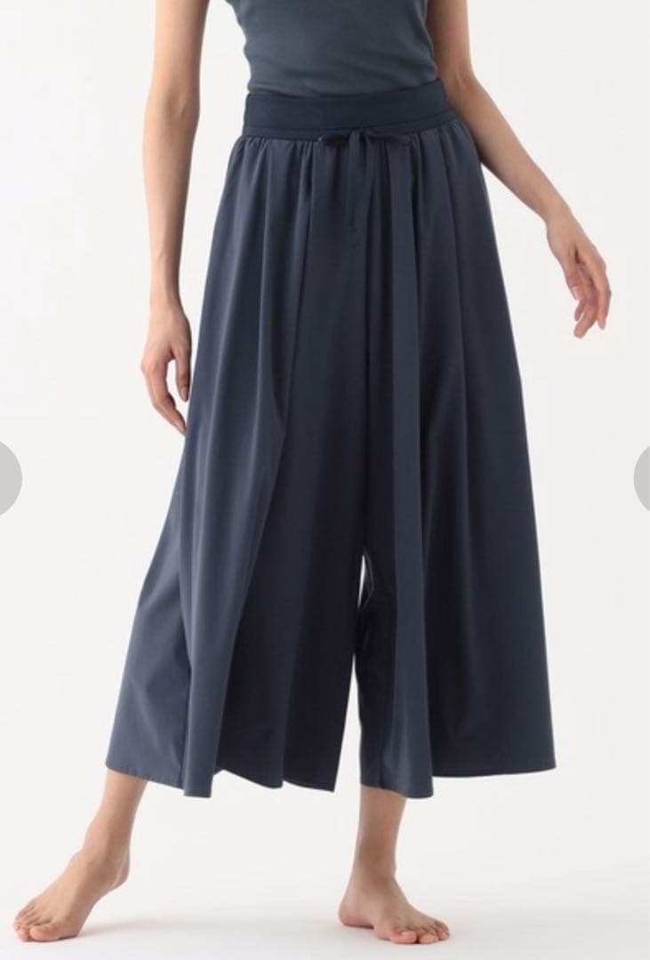 【新品タグ付き】チャコット　タフタ　フレアパンツ