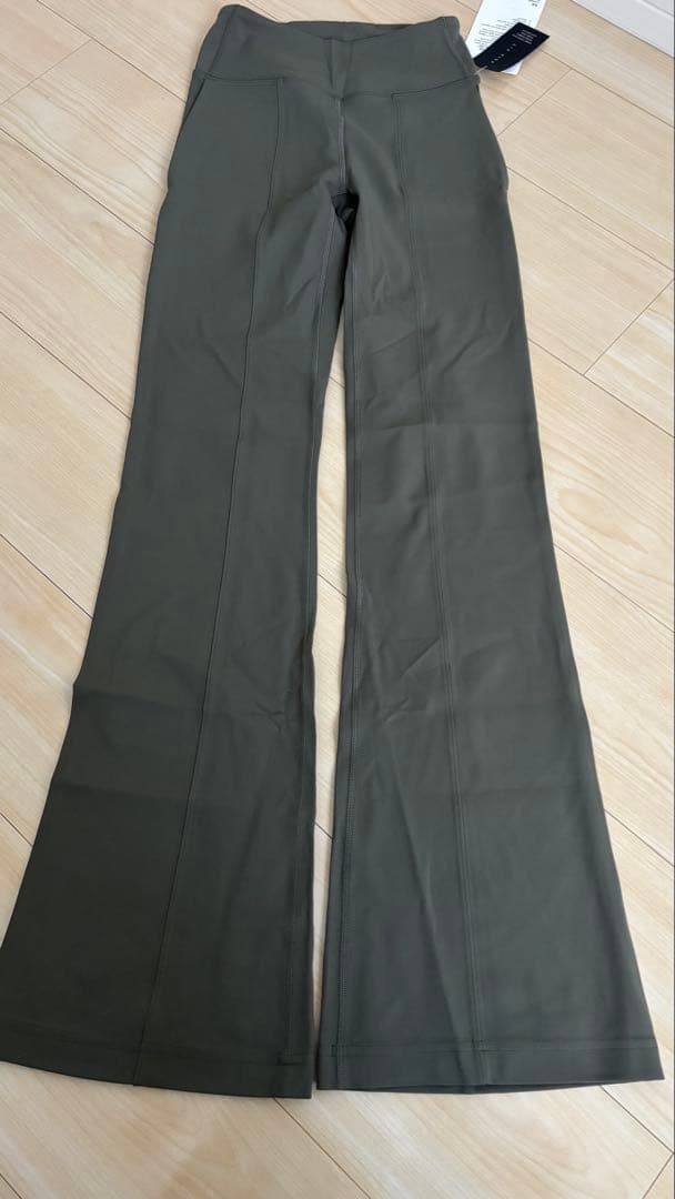 週末限定セール lululemonGroove HR Flared Pant