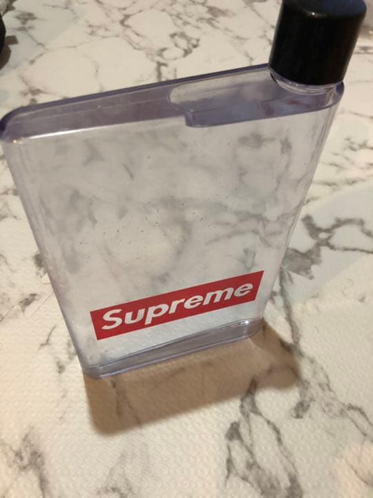 supreme 水筒　大容量〔500ml 〕ボトル　シュプリーム