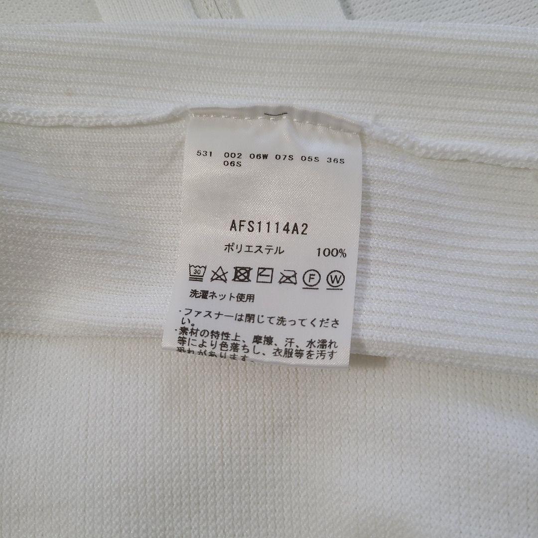 and per se ホワイト フルジップブルゾン