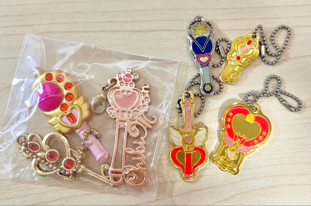 セーラームーン　ガチャガチャ　ロッド&スティック　コンパクト　スノードーム　時計