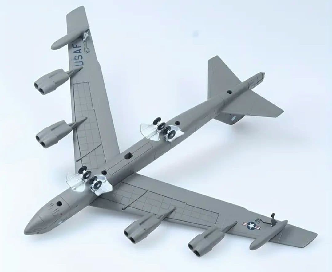 ✈B-52 ストラトジェット爆撃機 1/200新品