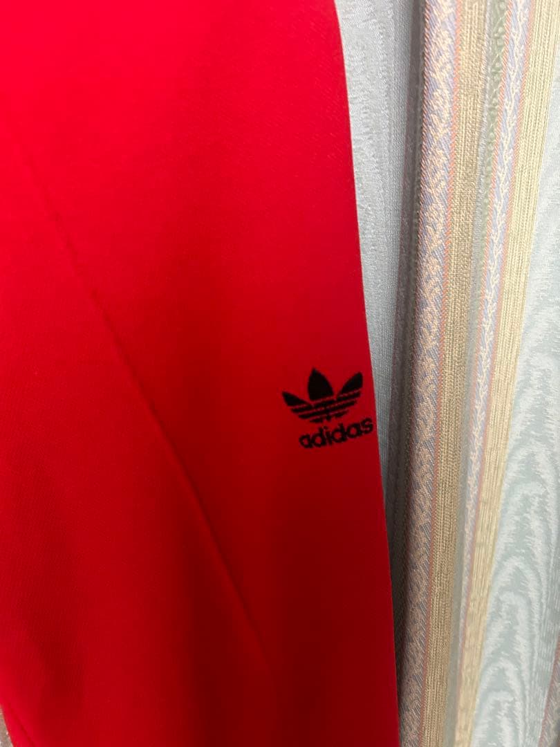 adidas レッド スウェットパンツ　デサント製胴囲80サイズ送料む