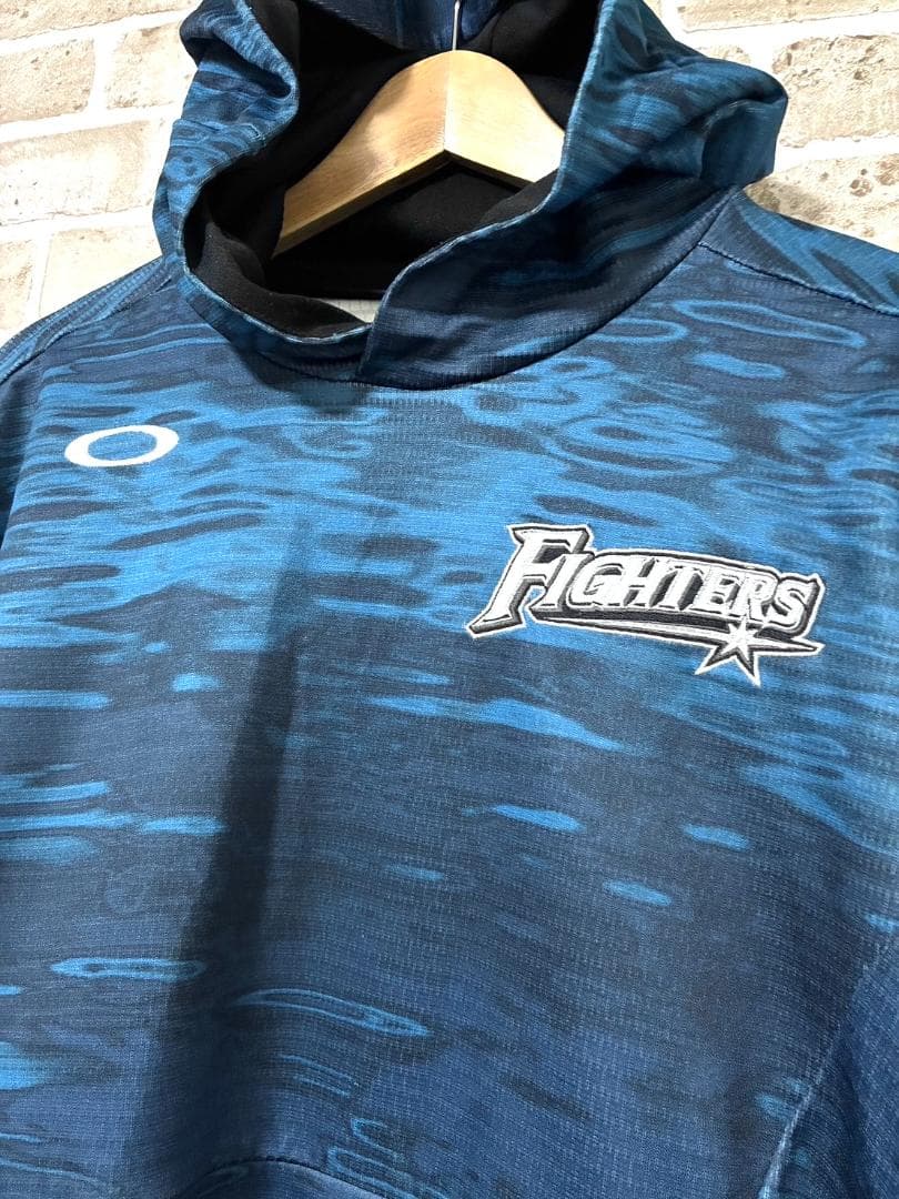 【早い者勝ち‼️】日本ハムファイターズ オークリー パーカー L 総柄 ブルー系