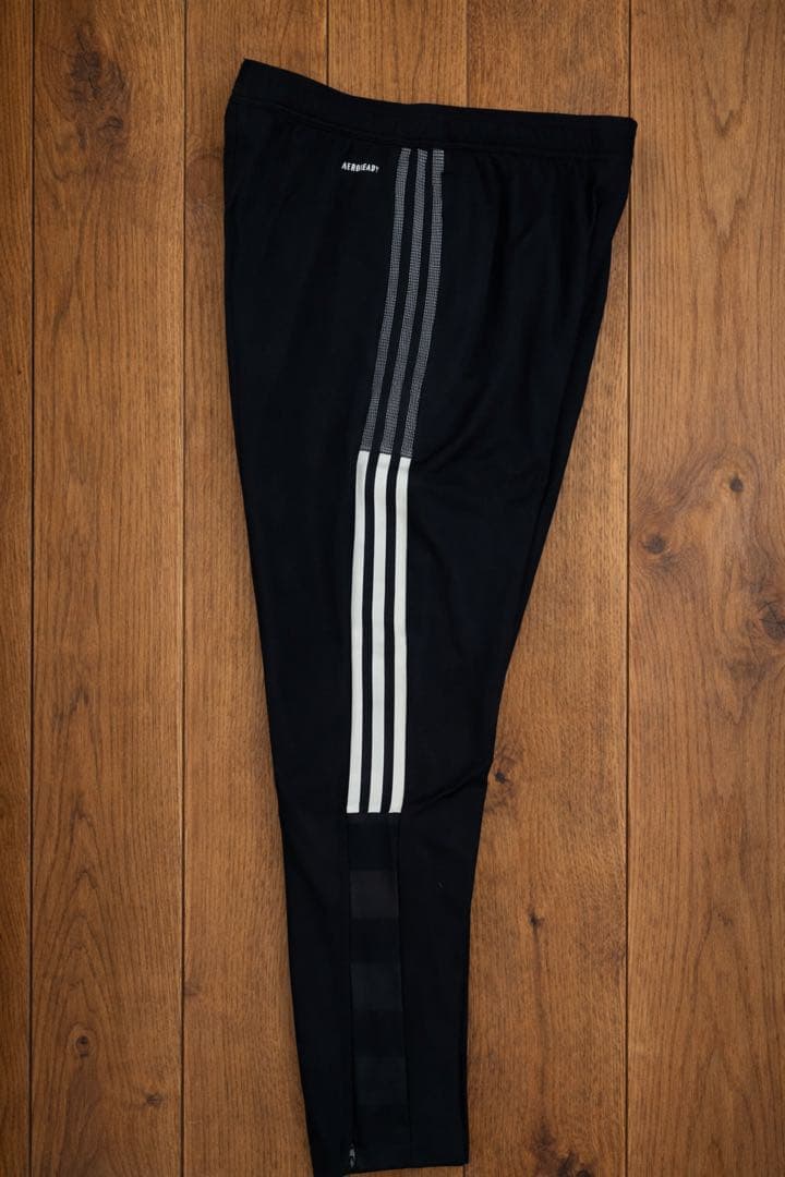 【Lサイズ 美品 】アディダス ジーンズ adidasジャージ サッカー