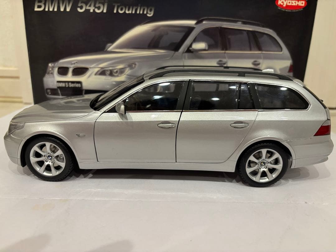  545i touring E61 silver ミニカー 京商 1/18