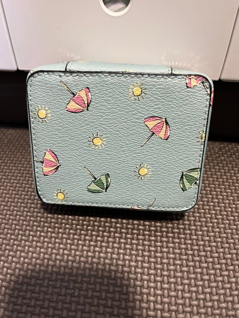 未使用　coach コーチ　アクセサリーケース　旅行にも　コンパクト　ポーチ