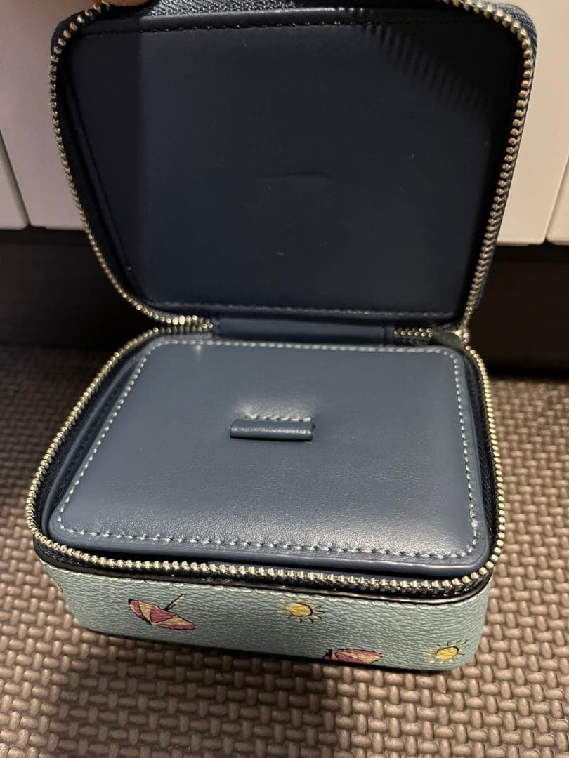 未使用　coach コーチ　アクセサリーケース　旅行にも　コンパクト　ポーチ