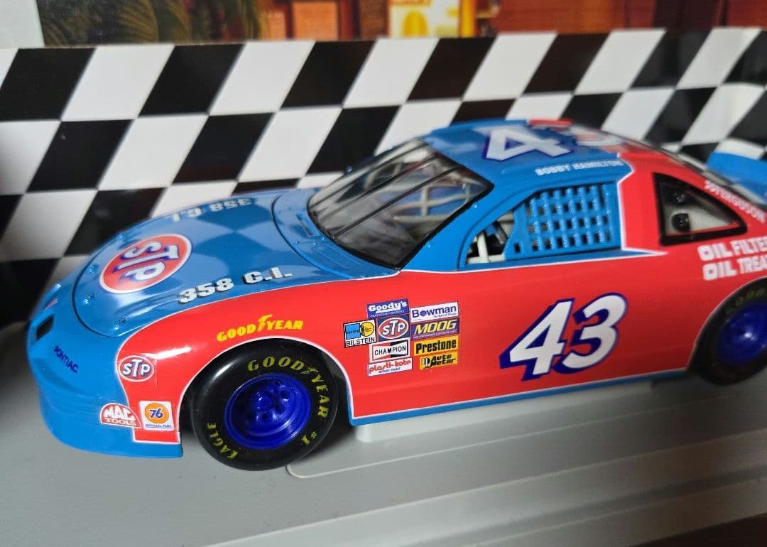 アメリカンマッスル NASCAR 1/18 Richard Petty STP
