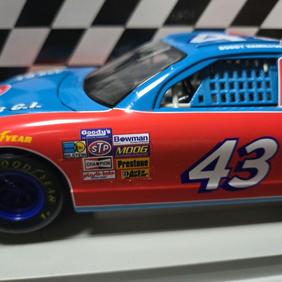 アメリカンマッスル NASCAR 1/18 Richard Petty STP