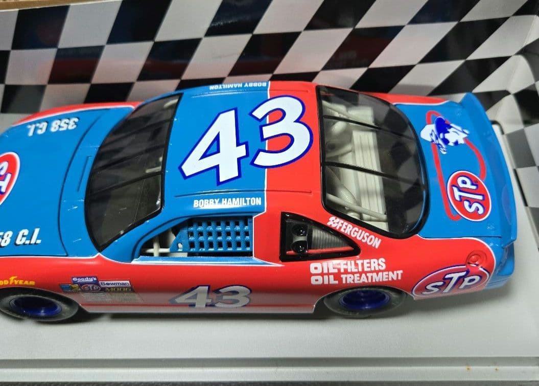 アメリカンマッスル NASCAR 1/18 Richard Petty STP
