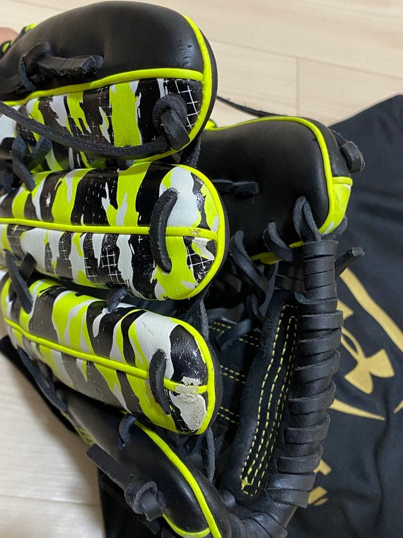 【早い者勝ち】アンダーアーマー CAMO 軟式外野用 限定モデル
