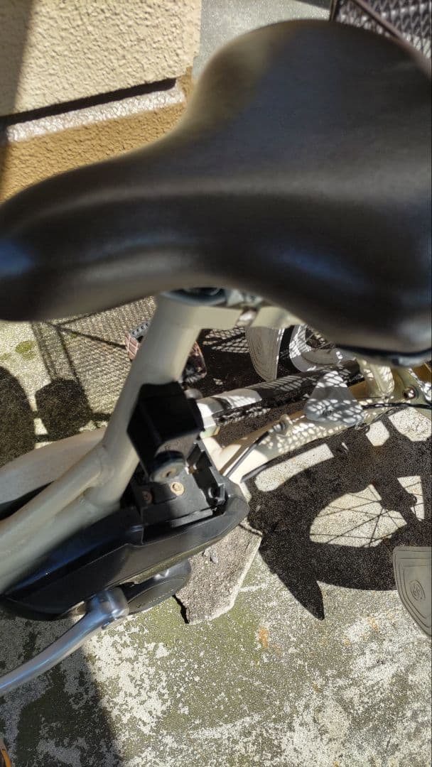 ホワイト三輪自転車 前面バスケット付き
