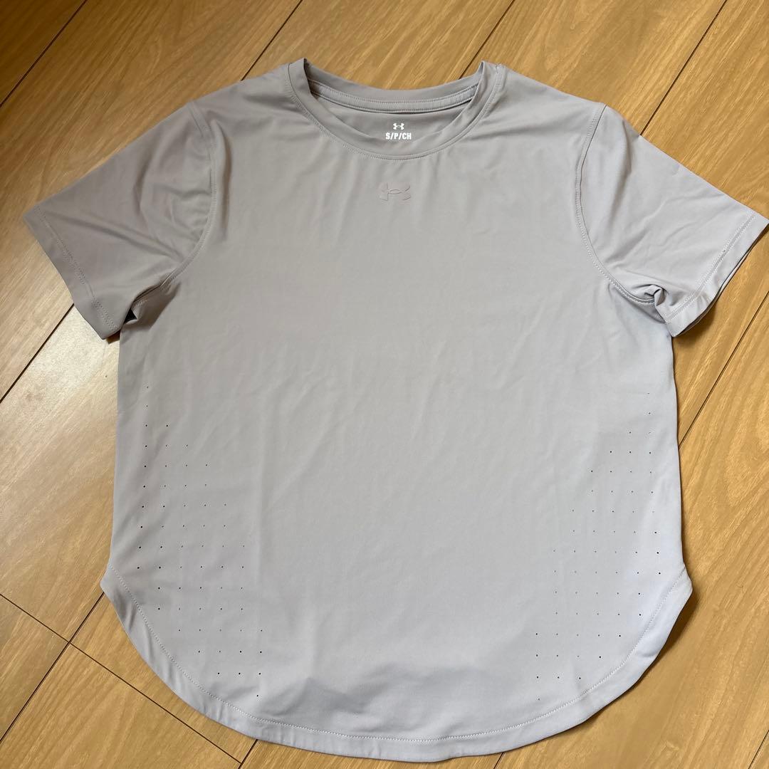 Under Armour グレージュ Tシャツ・ショートパンツセット Sサイズ