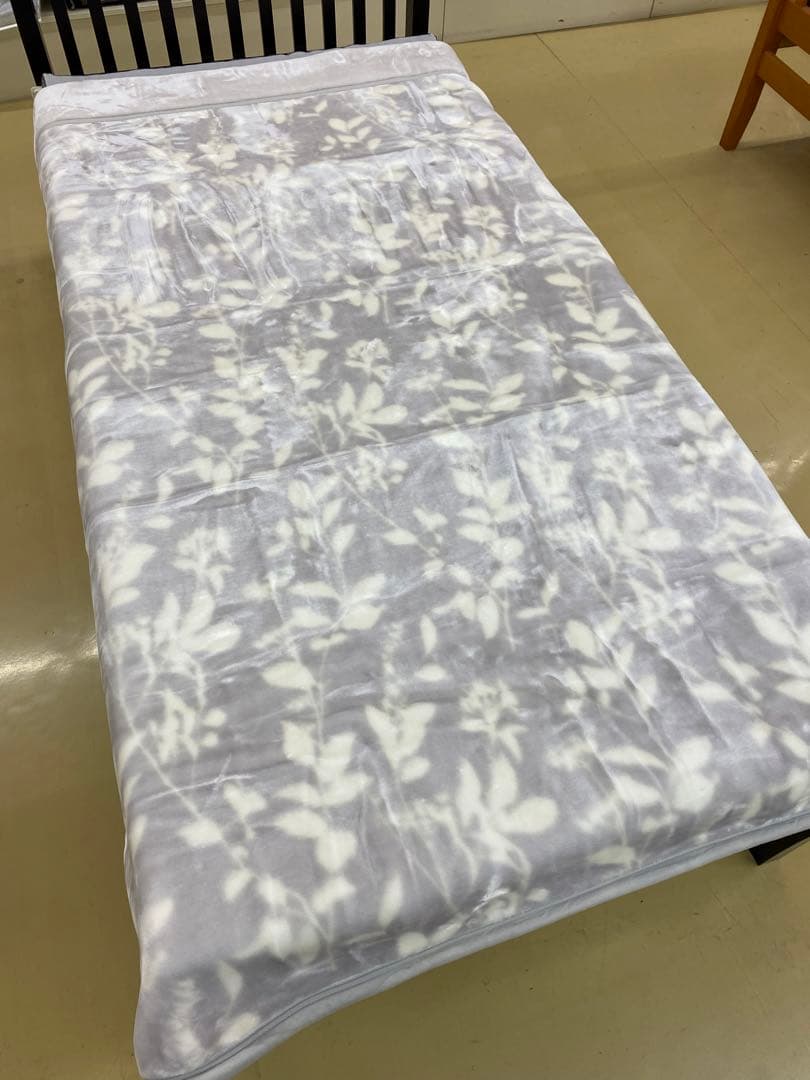 西川ボリュームなめらか合わせ毛布・ふっくら・洗濯機OK・シングル１４０×２００㎝