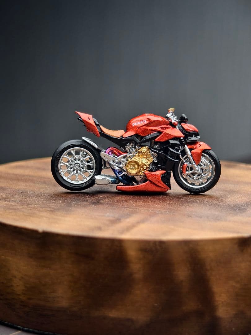 1/64 Ducati Streetfighter V4S 超精密造形 バイク