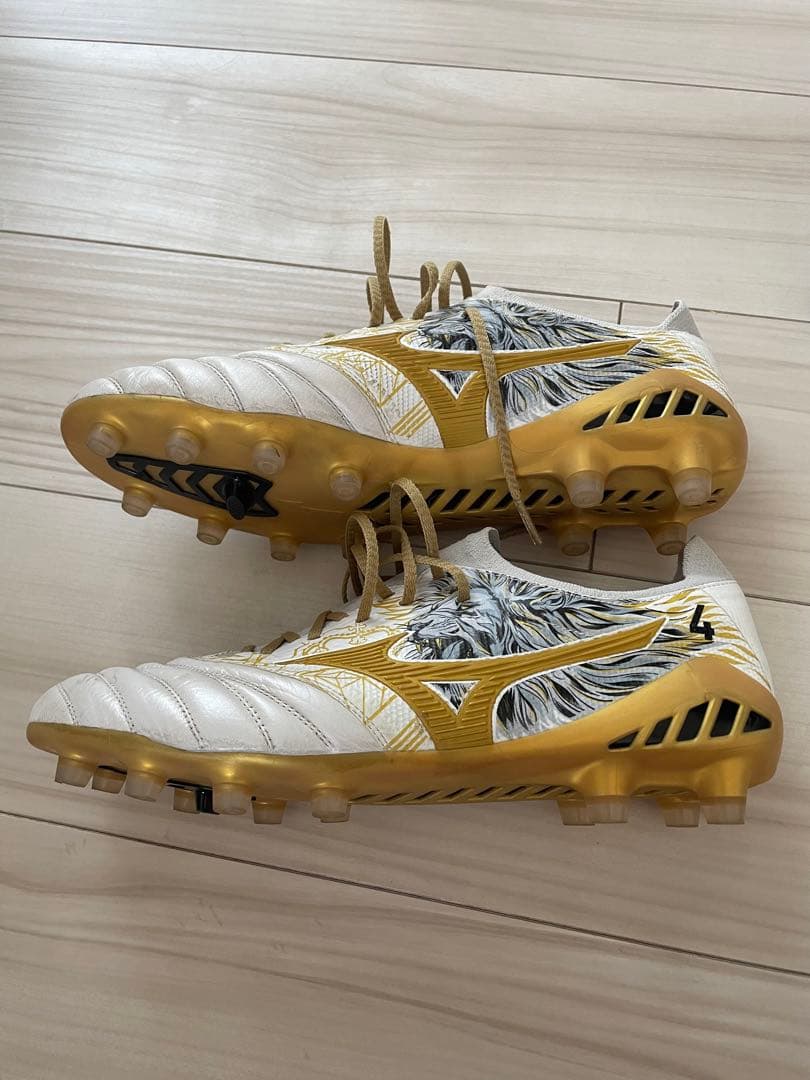 Mizuno Morelia II スパイク ホワイト/ゴールド