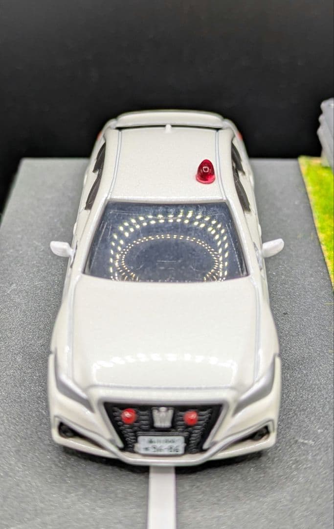 クラウン覆面パトカー＆白バイのジオラマ