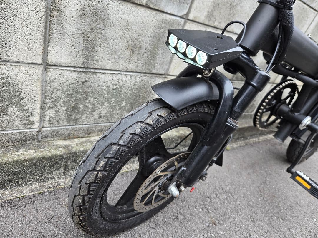 電動アシスト自転車 黒 小型タイヤ 前照灯付き