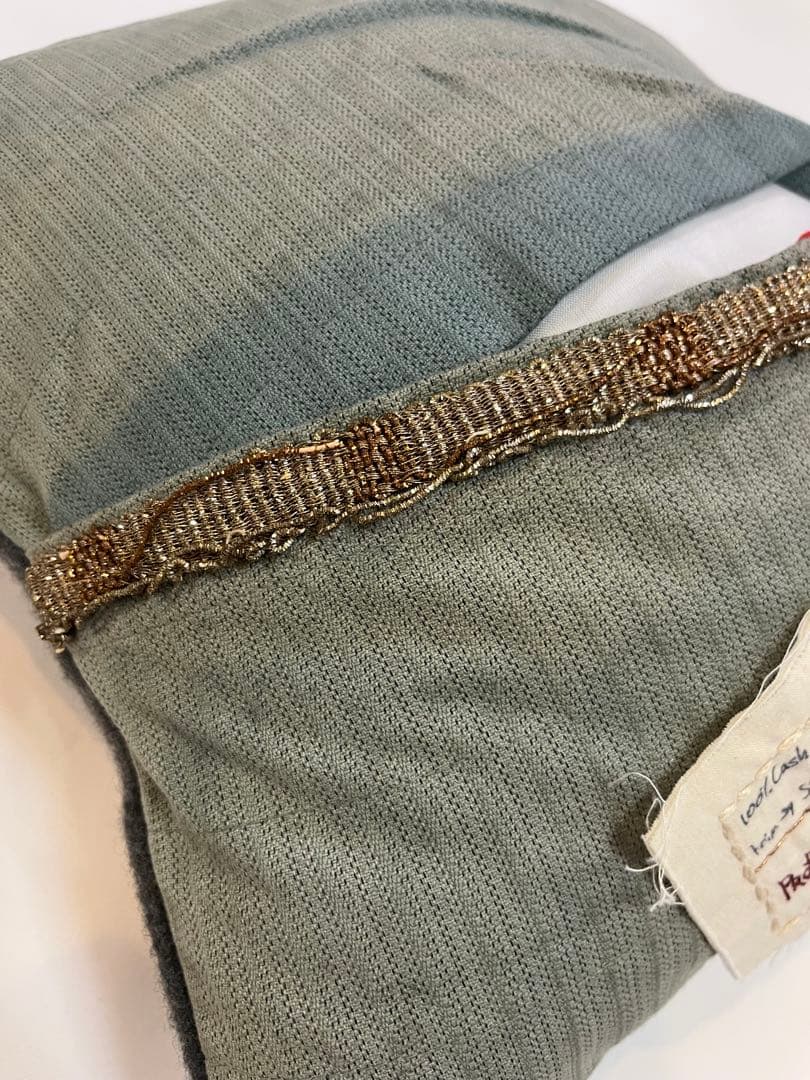 Chatav ectabit羽の刺繍 グレー クッションカバー