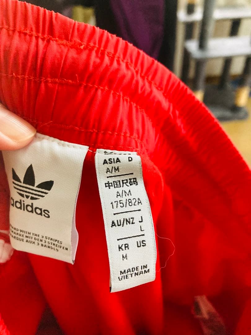 【新品未使用】adidas 赤 ジャージパンツ M