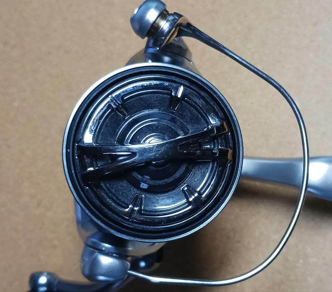 美品 ほぼ新品 シマノ 15ストラディック 2500S