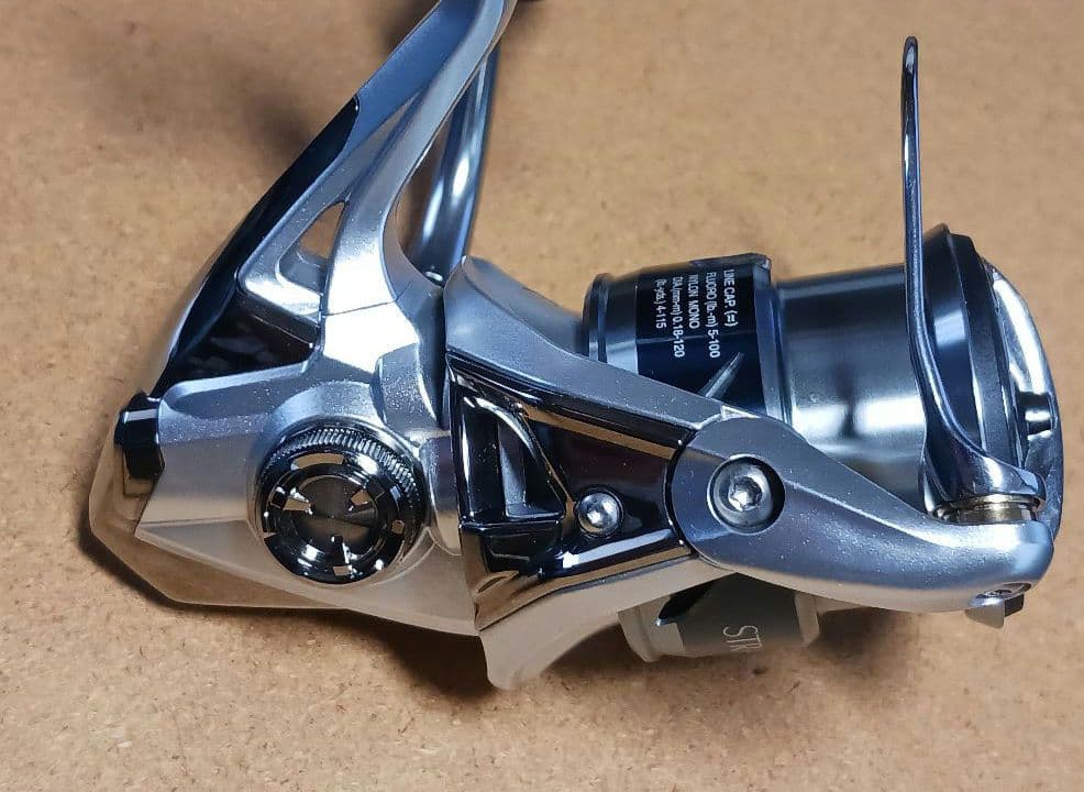 美品 ほぼ新品 シマノ 15ストラディック 2500S
