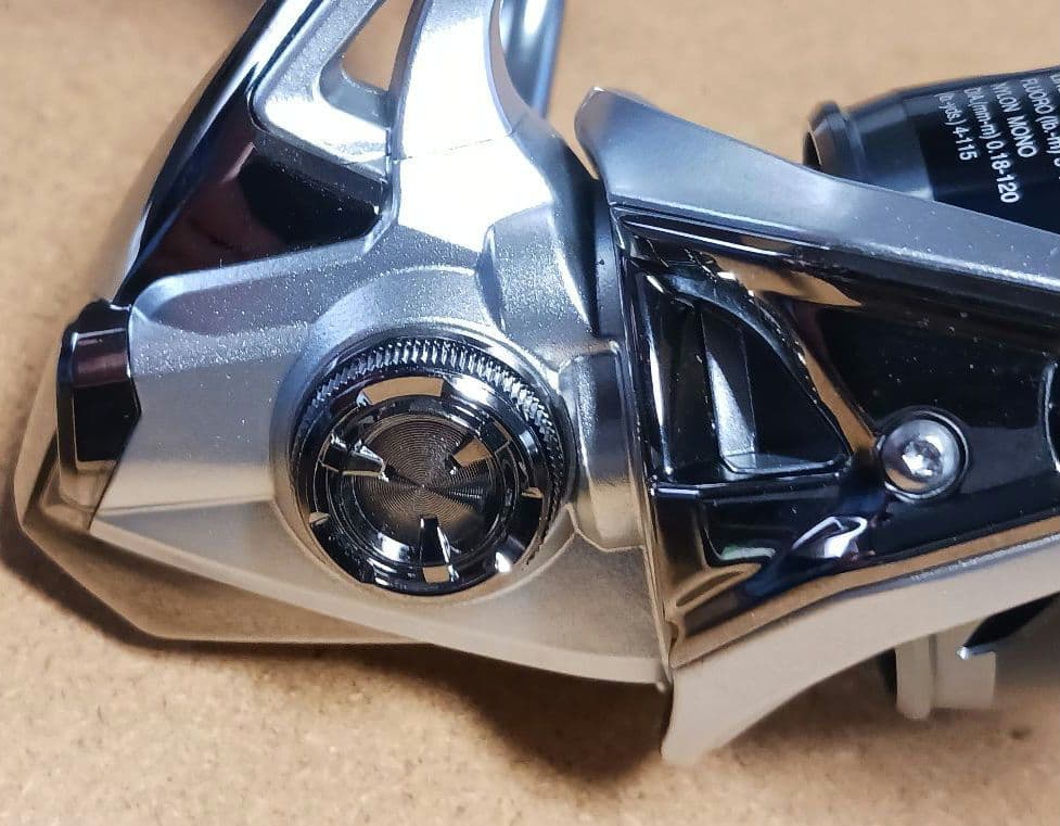 美品 ほぼ新品 シマノ 15ストラディック 2500S