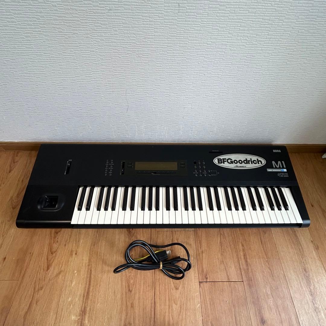 KORG M1 シンセサイザー