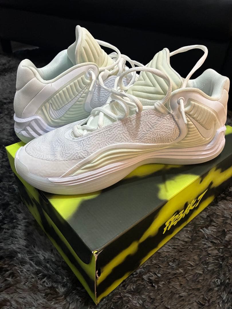 FREAK 7 ホワイト バスケットシューズ