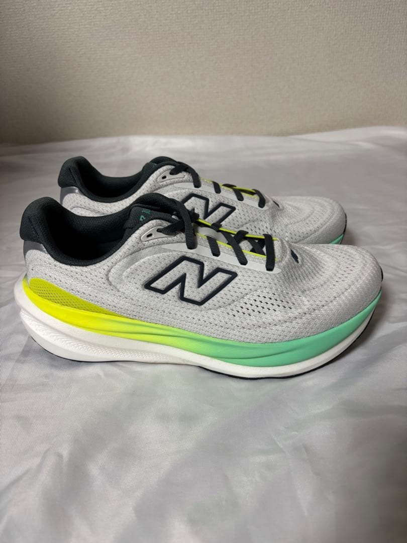 New Balance 1080 v15 グレー/イエロー/ブルー　26センチ