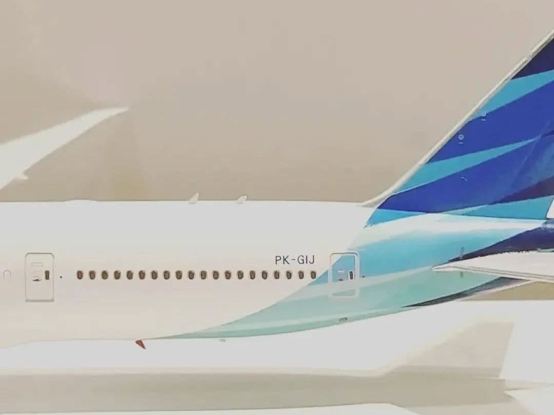 Garuda Indonesia Boeing 777-300 マスク