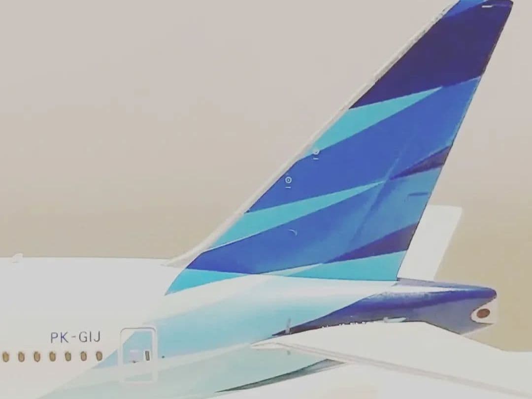 Garuda Indonesia Boeing 777-300 マスク