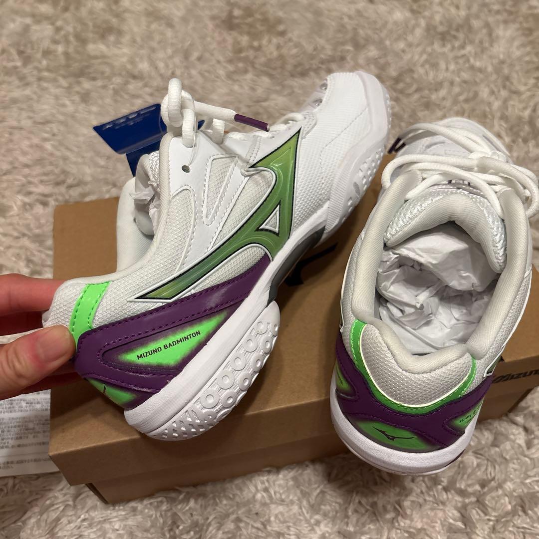 Mizuno バドミントンシューズ 23.5㌢　ホワイト/グリーン/パープル
