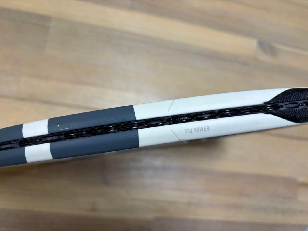 Babolat Pure Strike 100 グリップ3
