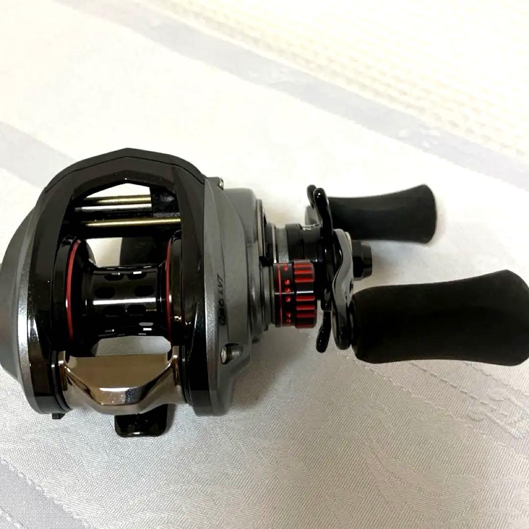 Abu Garcia★アブガルシア★REVO LV7 ベイトリール★右★専用袋付