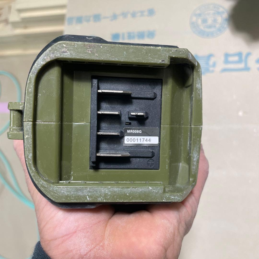 マキタ　充電式ランタン付ラジオ　MR008G