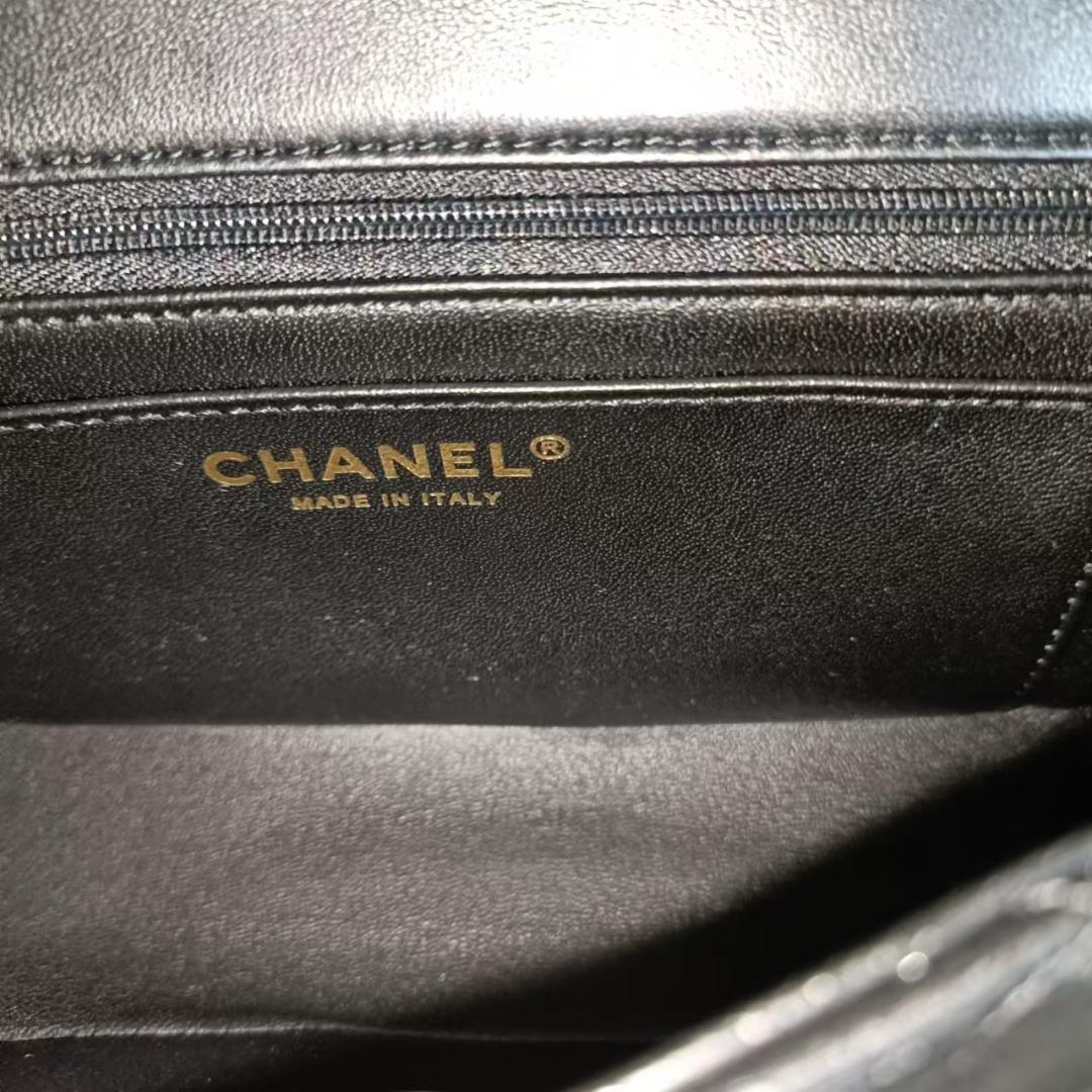 CHANE** ミニフラップバッグ