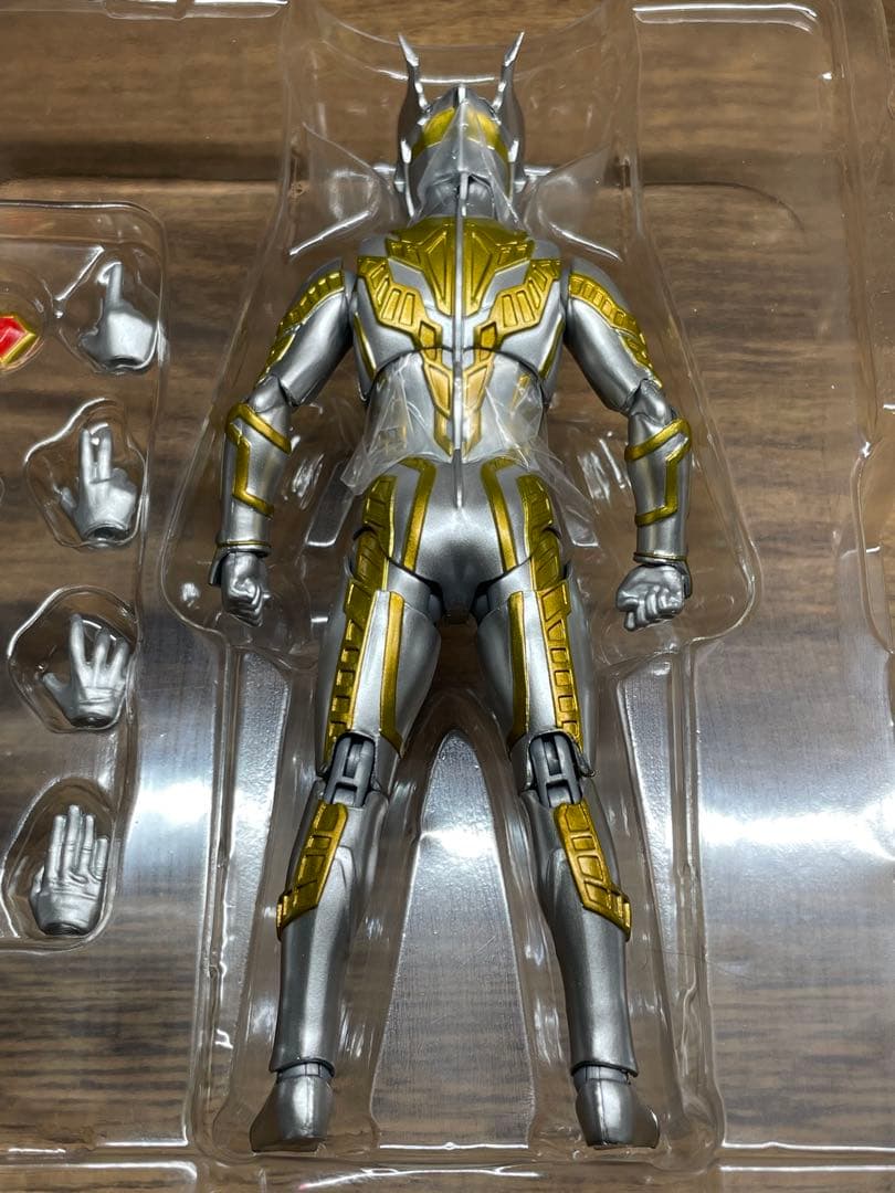 S.H.Figuarts ウルティメイトシャイニングウルトラマンゼロ スターズ